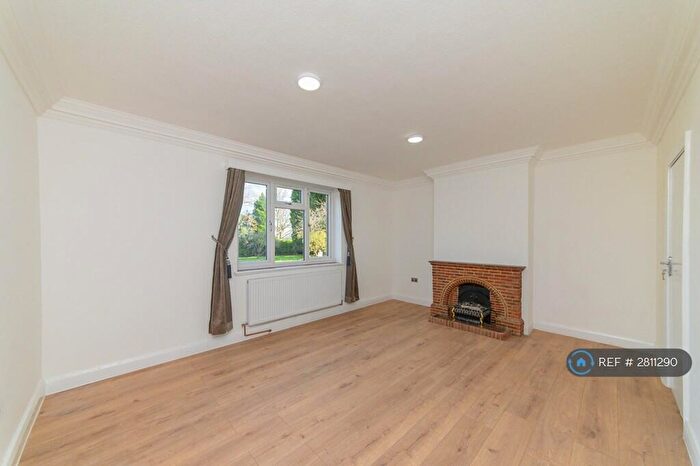 2 Bedroom Flat To Rent In Stubbs Wood, Amersham, HP6