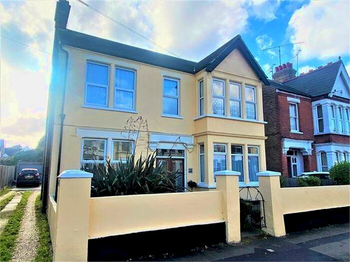 1 Bedroom Apartment To Rent In Albion Road, Westcliff On Sea, Westcliff On Sea, SS0