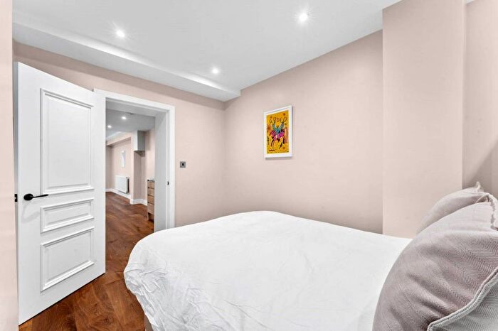 2 Bedroom Flat To Rent In St Petersburgh Place, Bayswater, London, W2