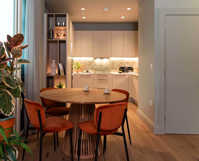 2 Bedroom Flat For Sale In King Street, London, W6