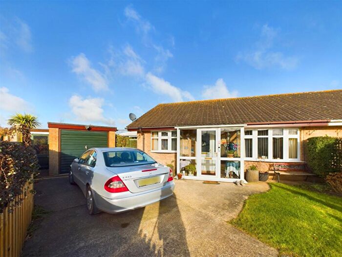3 Bedroom Semi-Detached Bungalow For Sale In Hallam Close, Alford, LN13