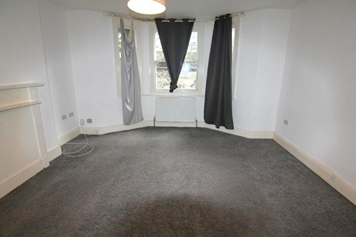 2 Bedroom Flat To Rent In Clarendon Villas, Hove, East Sussex, BN3