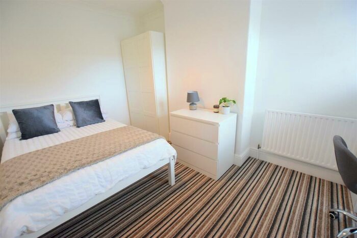 4 Bedroom Terraced House To Rent In Westbourne Grove - Student House - /, LN1