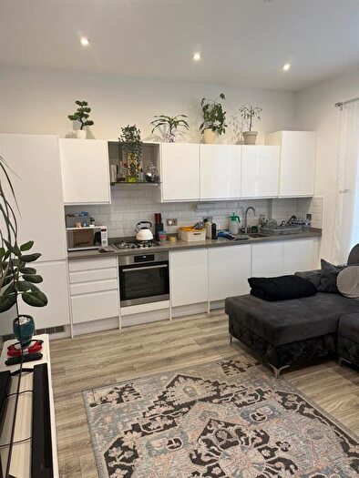 1 Bedroom Flat To Rent In Oakdale Road, SW16