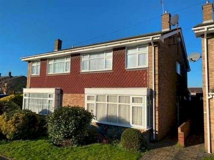 4 Bedroom Semi-Detached House To Rent In Gull Walk, Hornchurch, RM12