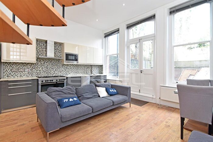 3 Bedroom Flat To Rent In Finchley Road, Hampstead, London, NW3