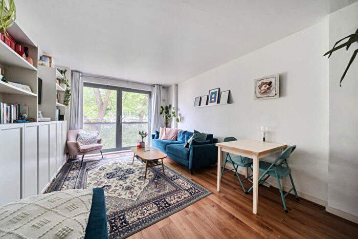 2 Bedroom Apartment For Sale In Deals Gateway, London, SE13