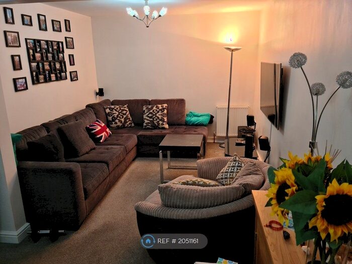 3 Bedroom Terraced House To Rent In Browning Road, Luton, LU4