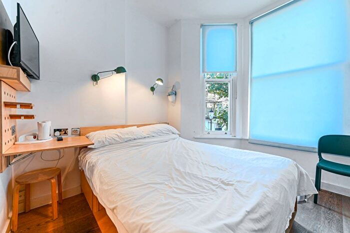 1 Bedroom Studio To Rent In Earls Court, Earls Court, London, SW5