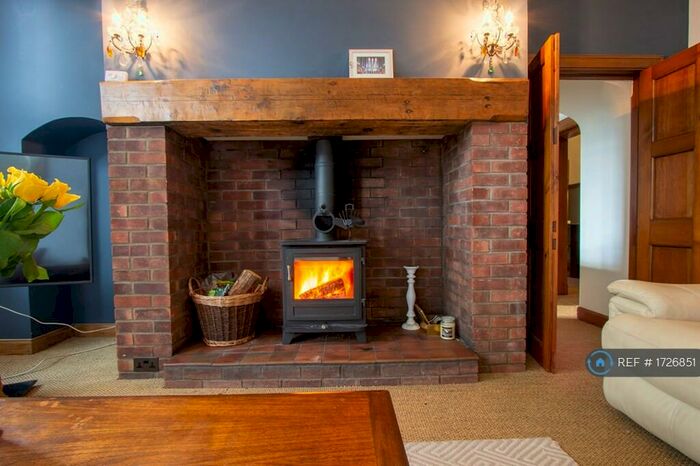 4 Bedroom Semi-Detached House To Rent In Springkell Avenue, Glasgow, G41