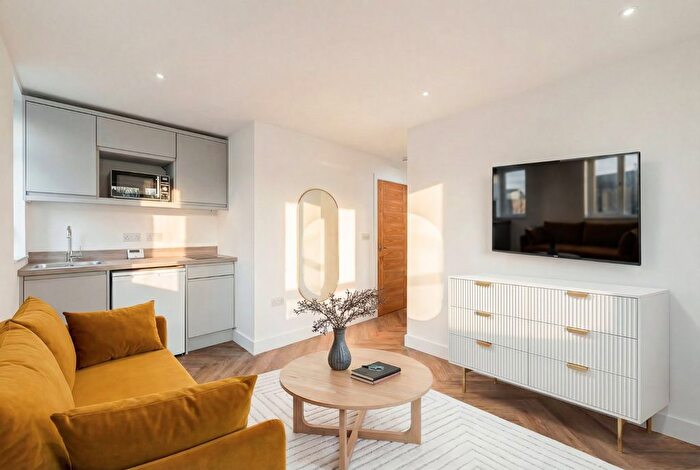 Studio To Rent In Ellesmere Road, Turnham Green, W4