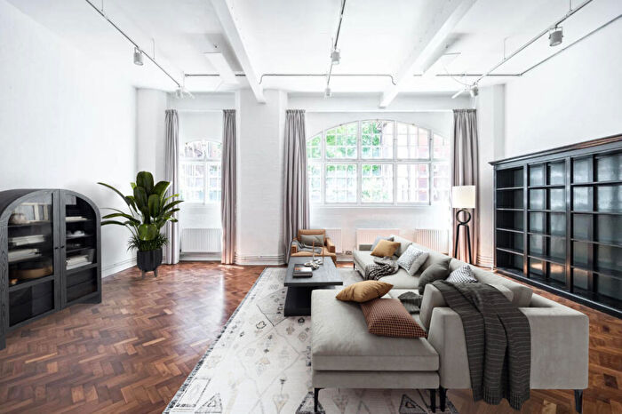 2 Bedroom Apartment To Rent In Stepney Green, Stepney, E1