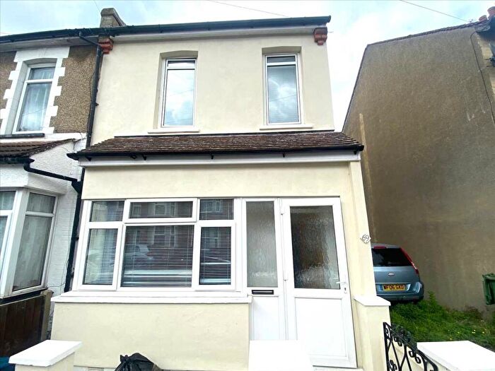 3 Bedroom End Of Terrace House To Rent In Southend On Sea, SS2