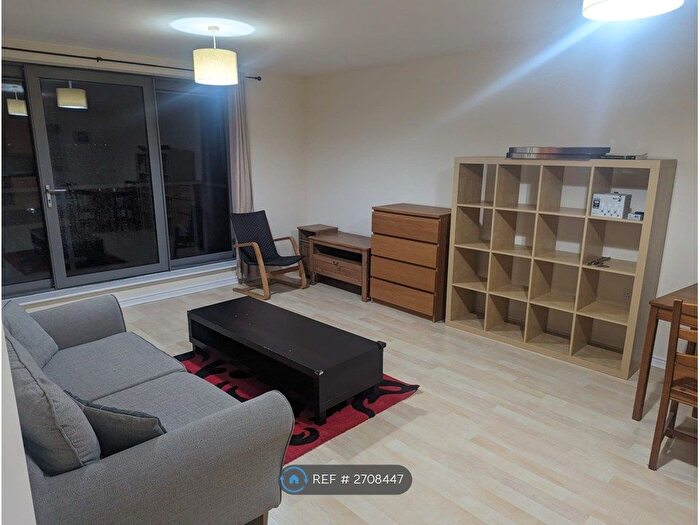 2 Bedroom Flat To Rent In Ashleigh Court, Watford, WD17