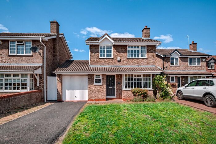 3 Bedroom Detached House For Sale In Milesbush Avenue, Castle Bromwich, B36