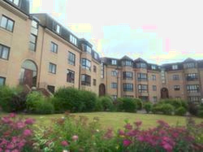 3 Bedroom Flat To Rent In Hughenden Gardens A, G12