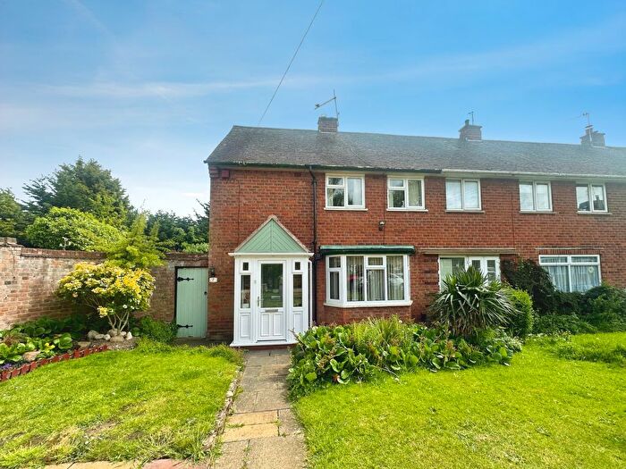 3 Bedroom Semi Detached House For Sale In Ashfield Grove, Wolverhampton, WV10