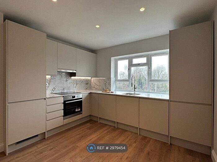2 Bedroom Flat To Rent In New Pond Parade, Ruislip, HA4