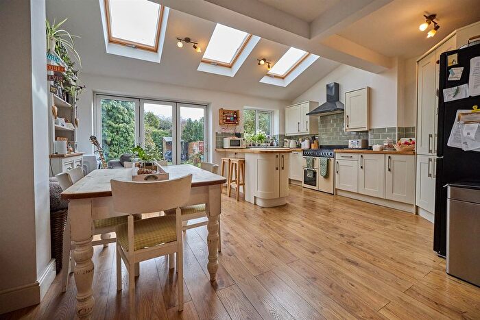 3 Bedroom Semi Detached House For Sale In Forest Road, Hinckley, LE10