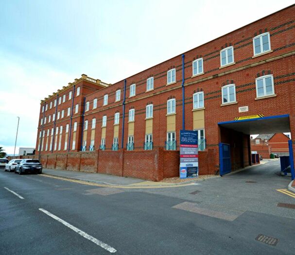 2 Bedroom Flat To Rent In Elizabeth Court, Westbrook Gdns, Margate, CT9