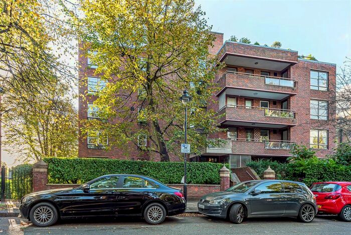 3 Bedroom Flat For Sale In Garden Apartment, Lyndhurst Gardens, Hampstead, NW3