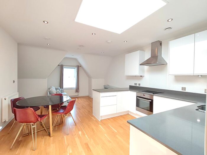 2 Bedroom Flat To Rent In Hanger Lane, London, W5