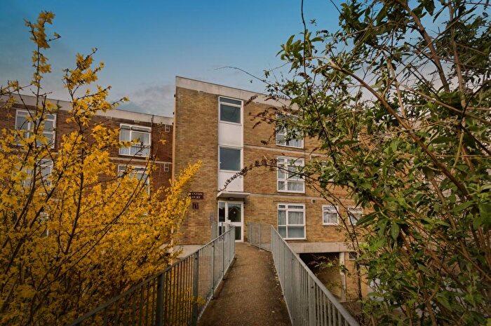 1 Bedroom Flat For Sale In Rotunda Road, Eastbourne, BN23