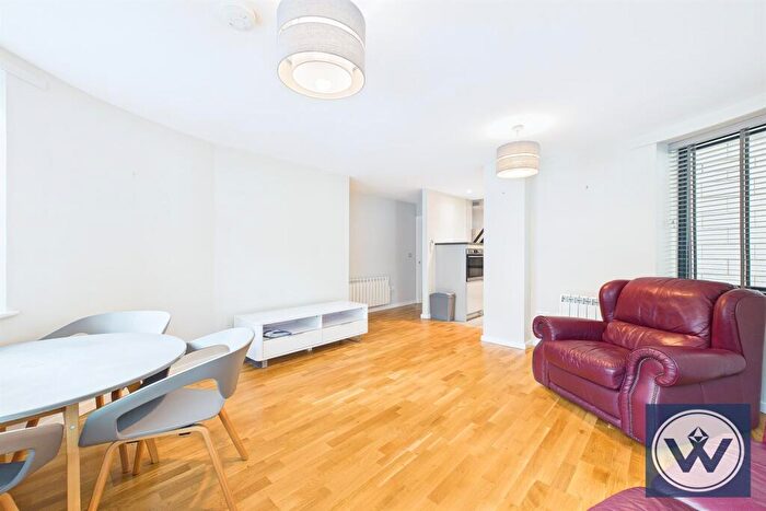 2 Bedroom Apartment To Rent In City South, City Road East, M15
