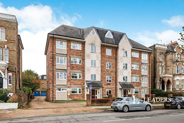 1 Bedroom Flat To Rent In Maple Road, Surbiton, KT6