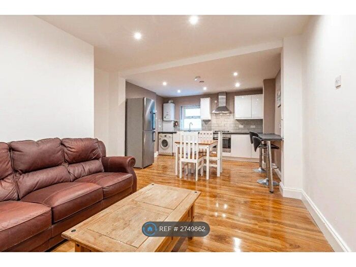 2 Bedroom Flat To Rent In Goodrich Road, London, SE22