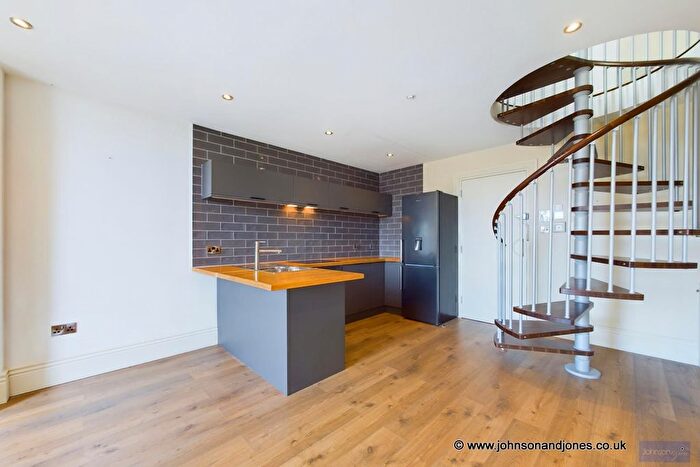 1 Bedroom Flat To Rent In London Street, Chertsey, KT16