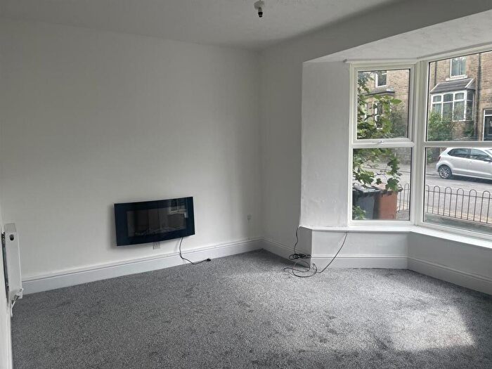 2 Bedroom Apartment To Rent In West Road, Buxton, SK17