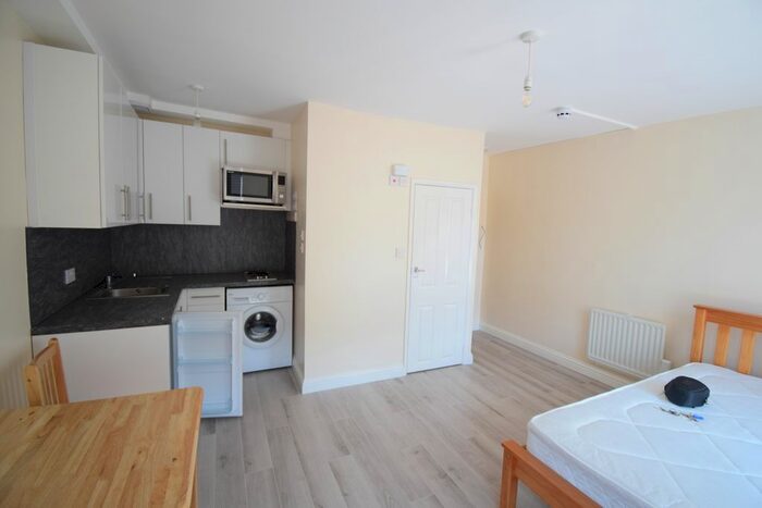Studio To Rent In Kingsland Road, Dalston, London E8