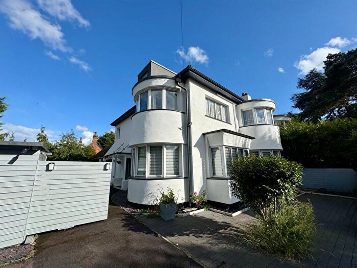 5 Bedroom Semi-Detached House For Sale In Cheyne Walk, Croydon, CR0