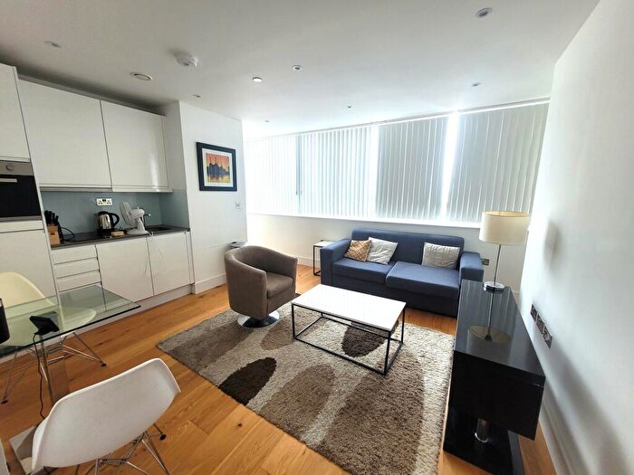 Flat To Rent In High Street, Slough, SL1