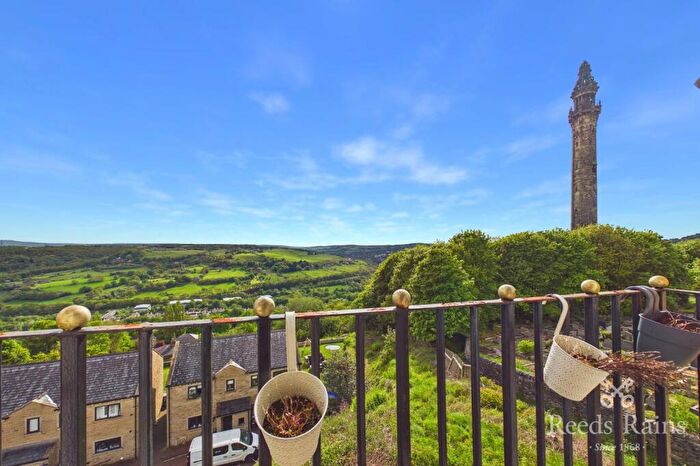 3 Bedroom Apartment For Sale In Skircoat Moor Road, Halifax, West Yorkshire, HX3