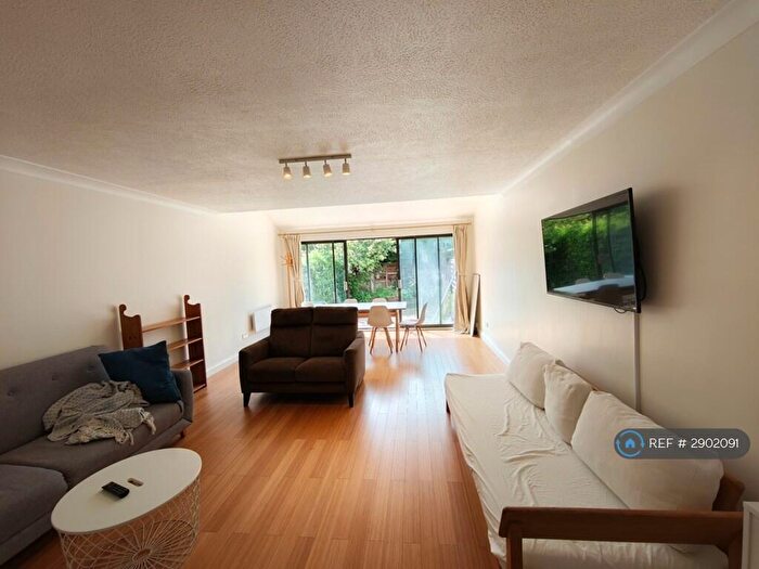 4 Bedroom Terraced House To Rent In Cardinal Close, Caversham, Reading, RG4