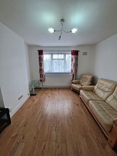 2 Bedroom Flat To Rent In Fairwood Court, Fairlop Road, Leytonstone, E11