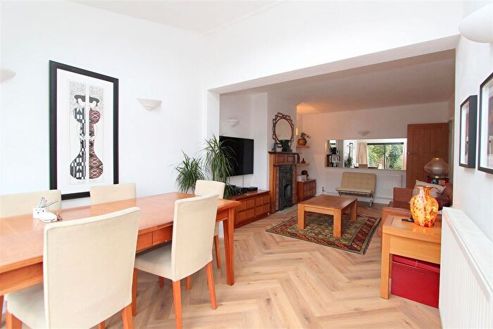 3 Bedroom Semi-detached House For Sale In Tonfield Road, Sutton, SM3