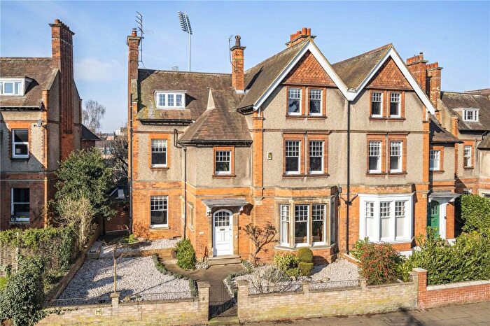 6 Bedroom Semi-Detached House For Sale In Park Avenue, Abington, Northampton, NN3