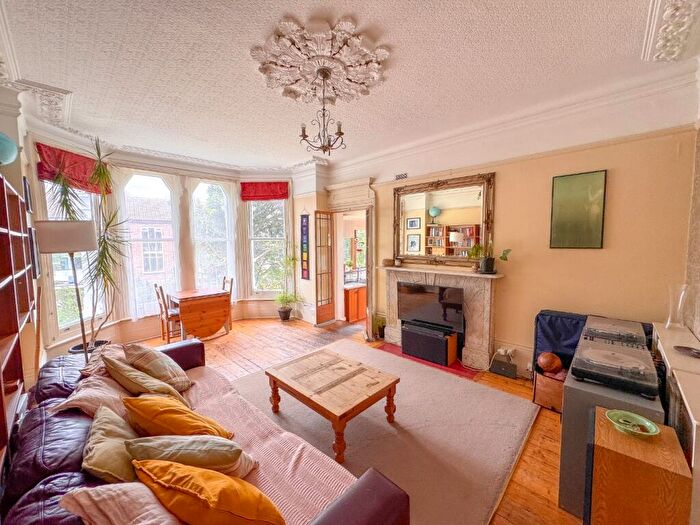 1 Bedroom Flat For Sale In Cheviot Lodge, Eglinton Hill, Shooters Hill, London, SE18