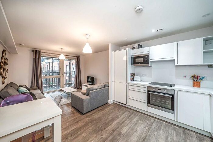 2 Bedroom Flat To Rent In Carney Place, London, SW9