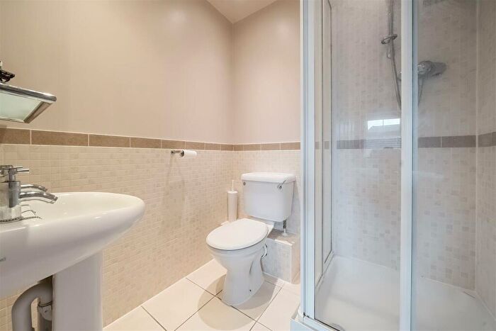 3 Bedroom End Of Terrace House For Sale In Forfield Drive, Beggarwood, RG22