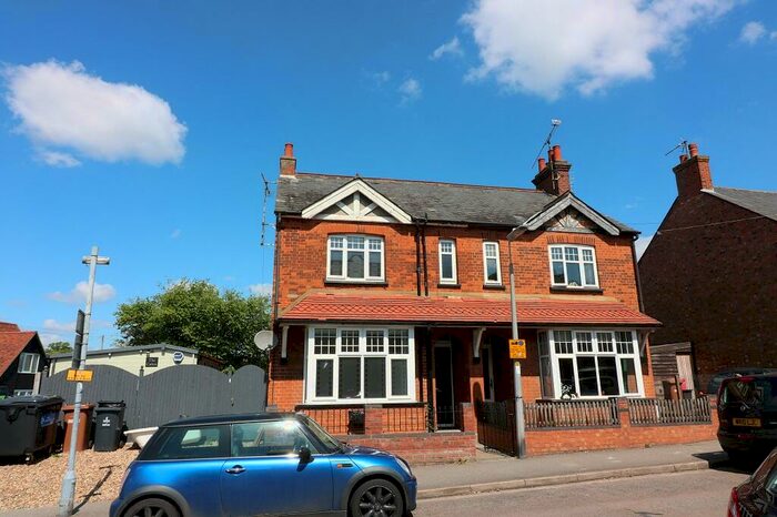 3 Bedroom Semi-Detached House To Rent In Grove Road, Stevenage, SG1