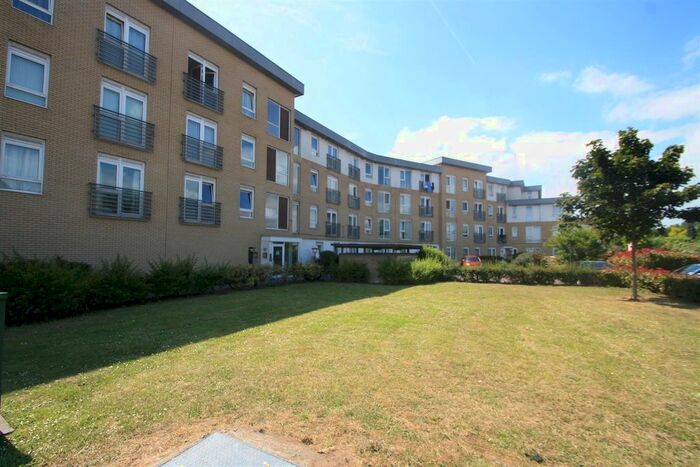 2 Bedroom Flat To Rent In Station Avenue, Southend-On-Sea, SS2