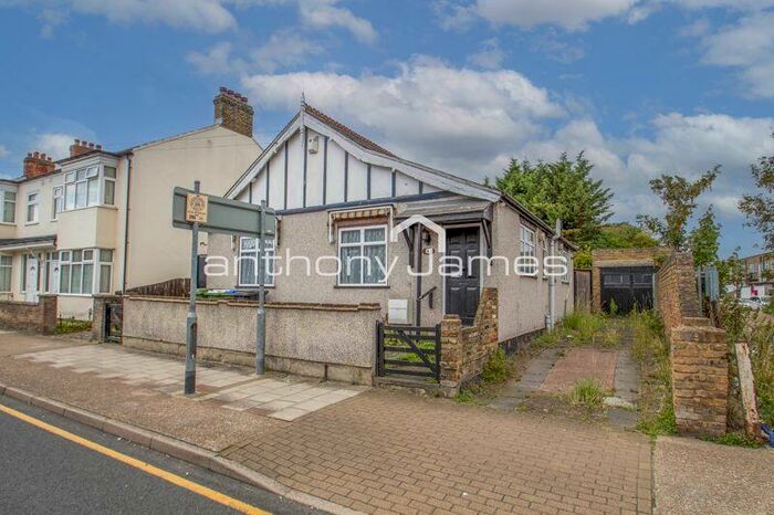 3 Bedroom Bungalow To Rent In Churchfield Road, Welling, DA16