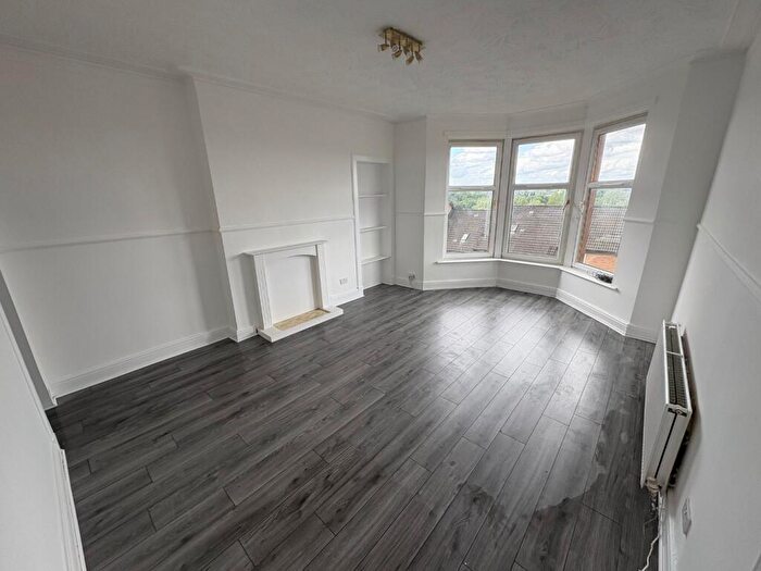 3 Bedroom Flat To Rent In Cumlodden Drive, Glasgow, G20