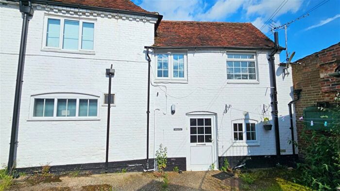 1 Bedroom Apartment For Sale In High Street, Chieveley, RG20