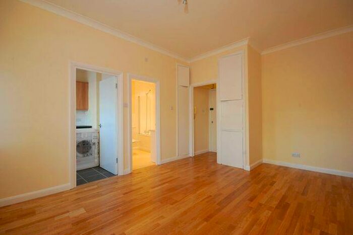 Studio To Rent In Warren Court, London, NW1
