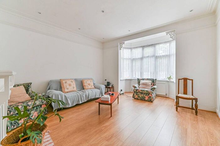 7 Bedroom Semi-Detached House For Sale In Sanderstead Road, Sanderstead, South Croydon, CR2